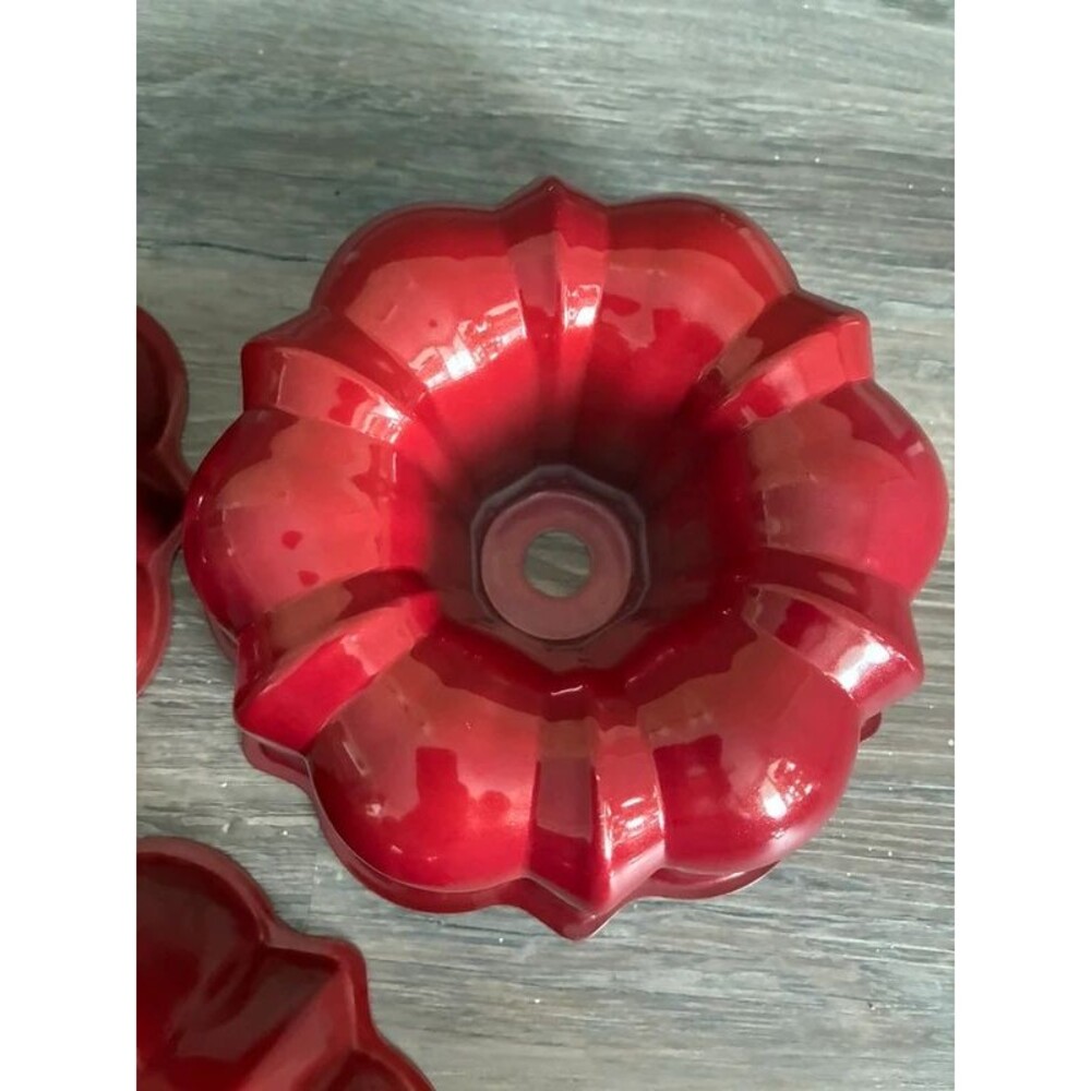 Nordic Ware Set of 3 Mini Bundt Cake Pans Red Cream - Picture 5 of 5